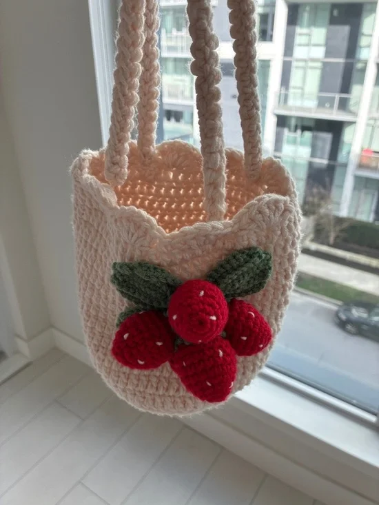 Handmade Mini Tote 🍓🍀 - Picture 3 of 5